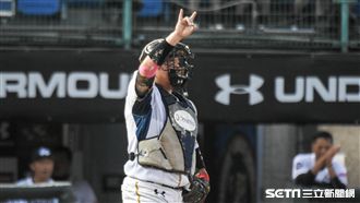 劉時豪碰頭妨礙守備　洪總蔗總有話說