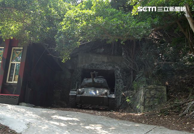 大膽島上還留有軍方裝備。（記者邱榮吉/大膽島拍攝）