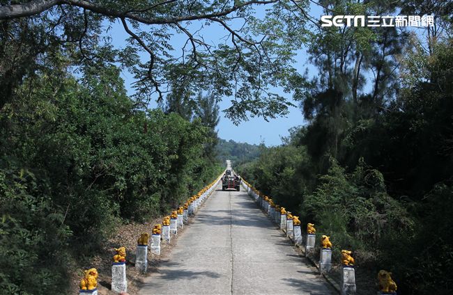 島上著名景點生明路。（記者邱榮吉/大膽島拍攝）