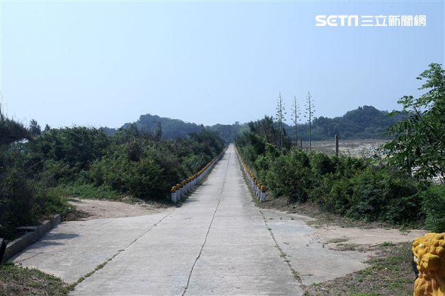 島上著名景點生明路。（記者邱榮吉/大膽島拍攝）