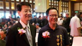 丁守中：若當市長 馬上換掉吳音寧台北農產運銷公司總經理吳音寧近期風波不斷，國民黨提名台北市長參選人丁守中（前右）3日表示，吳音寧缺乏農產運銷能力，若自己當市長，會馬上換掉她。（丁守中競選陣營提供）中央社記者黃麗芸傳真　107年6月3日