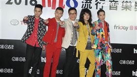 蕭敬騰帶領獅子合唱團與羅大佑在Hit Fm頒獎典禮表演。(記者／邱榮吉攝影）
