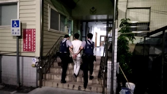 妙齡女田徑場夜跑　竟遭色男強脫衣褲