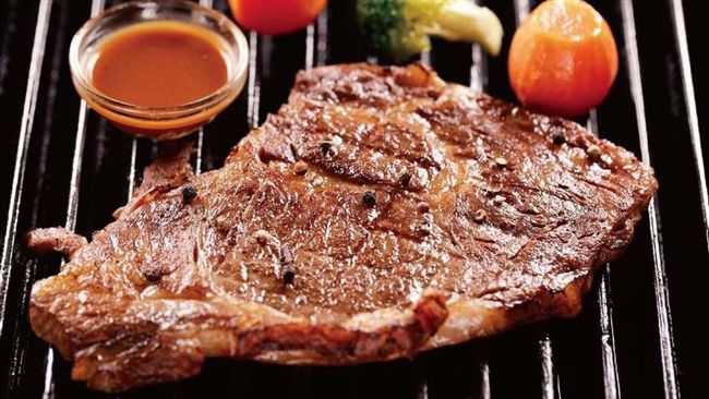 濕式熟成冷藏美牛 鬥炙牛排飄肉香
