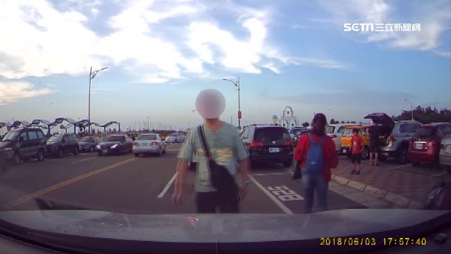 肉身佔車位起口角　男挨批最壞示範