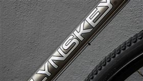 高價單車屢修不好！他留負評遭店家告
公路車,Lynskey,拜訪單車,內湖,提告,毀謗,molbile01,張淑晶
https://flic.kr/p/DD12ZW
（圖／攝影者American Cyclery Official, Flickr CC License）