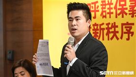 新黨召開「以『國安』之名行『鎖島』之實？」記者會，王炳忠發言。 （圖／記者林敬旻攝）