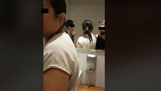 女子霸占廁所　被敲門竟回「吃大便」