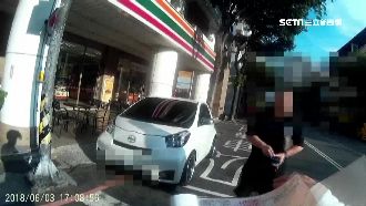 男違停嗆警我錢多　警淡定回：比你多