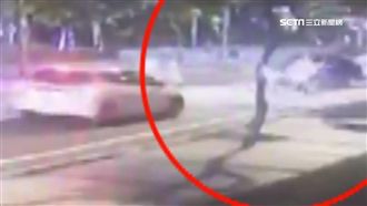 違規黑車甩警車！撞飛騎士加速逃逸