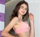 性感洋妹內衣秀。（記者邱榮吉/攝影）