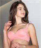 性感洋妹內衣秀。（記者邱榮吉/攝影）