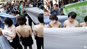 韓國,南韓.臉書,Facebook,歧視,裸體,赤裸,抗議,上身,露點,封鎖,停權　圖／翻攝自推特　