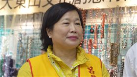 女企業家呂華苑正式宣布參選澎湖縣長（1）出身澎湖、經營大東山珠寶的女性企業家呂華苑4日在台北正式宣布投入澎湖縣長選戰，呂華苑表示，將以平常心面對，盼用女性柔軟態度管理澎湖。中央社實習記者韋可琦攝　107年6月4日