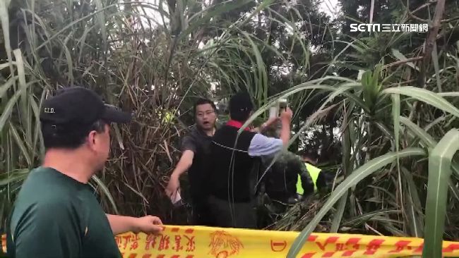 F-16墜基隆山區　殘骸噴散百公尺