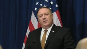 蓬佩奧：推動川金會有實質進展美國國務卿蓬佩奧（圖）31日與北韓領導人金正恩左右手金英哲會談後說，過去72小時，雙方推動「川金會」有實質進展，金英哲將轉赴華府遞交金正恩的親筆信。中央社記者尹俊傑紐約攝  107年6月1日