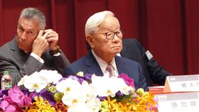 張忠謀：台積電會再創奇蹟台積電5日召開股東常會，董事長張忠謀表示，台積電31年來有奇蹟性成長，相信新領導階層能夠順利成功接班，並再一次創造奇蹟。中央社記者張建中攝　107年6月5日