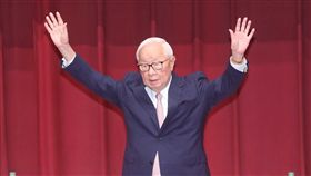 張忠謀主持台積電股東會台積電5日在新竹召開股東常會，董事長張忠謀（圖）主持完股東會後，將正式從台積電退休。中央社記者鄭傑文攝  107年6月5日