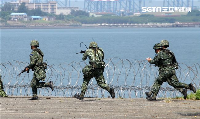 國軍「漢光34號」演習實兵驗證進入第2天，負責淡水河防守備任務的第三作戰區關渡地區指揮部，針對河防實