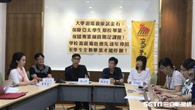 亞太私校傳出惡意停招、積欠教師薪水，立委鍾佳濱、蔡培慧今(5日)要求先停招再停辦，並請教育部監督。（圖／記者林惟崧攝）