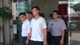  第一殯儀館旁的展龍開發國際公司疑因消費糾紛遭人開槍，公司逮到同夥江男並將他刺傷，警方正深入追查中（翻攝畫面）