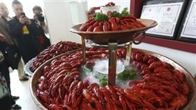 男足缺席世足　中國另類「餐」與盛會
足球,美食,2018俄羅斯世界盃,世足,中國國家隊,資格賽,小龍蝦
http://en.people.cn/n3/2018/0605/c90000-9467607.html