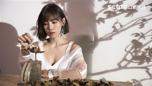 陽明山露C奶　女星失控爆哭：第一次