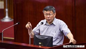 台北市長柯文哲出席市議會總質詢。 （圖／記者林敬旻攝）