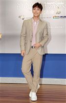 炎亞倫祝賀好友愛莎公主新書發表。（記者邱榮吉/攝影）