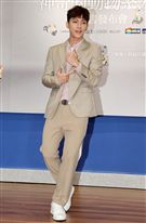 炎亞倫祝賀好友愛莎公主新書發表。（記者邱榮吉/攝影）