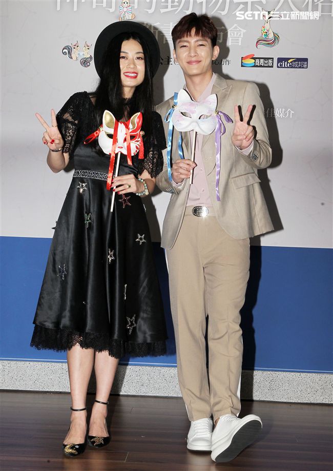 炎亞倫、愛莎公主聯手出擊文創、影視、設計、藝術潮牌。（記者邱榮吉/攝影）