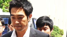 南韓混聲舞蹈組合「Roo’Ra」成員高英旭因性侵入獄。(翻攝推特)