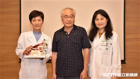 65歲的劉先生一早起床，左眼突然看不見，竟罹患「視神經中風」，所幸在病發2周黃金治療期內治療免去失明危機。（圖／亞東醫院提供）