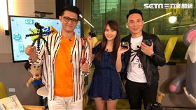 主持人雲爸與來賓Lala鄭欣妍、Allen開箱Youtuber拍片神器。
Lala鄭欣妍實測Sony RX100M5對焦速度。
收音神器測試強烈風切聲。