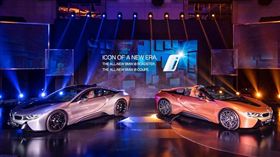 BMW i8 Coupe與i8 Roadster。（圖／BMW提供）