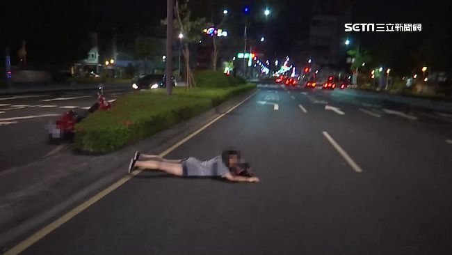 逆向擦撞分隔島　嫩妹拋飛趴對向車道