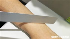 開業醫師楊聰財表示，失業型情緒障礙患者會重覆藉由蓄意地自我傷害身體，抒發心中負面的感受及解除所承受的壓力，呼籲民眾與其過度關心，不如多溝通。（示意圖／記者楊晴雯攝）