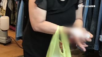 婦人市場偷包被發現　持刀自殘求原諒
