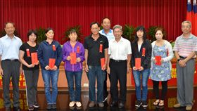 台電澎湖頒獎學金  小學到大學957人獲獎台電尖山電廠5日一次大筆發放高達新台幣349萬元的獎助學金，澎湖從小學至大學有957名學生獲得，是獎學金金額與人數最為龐大的一次，大部份由校方代表前往受領。中央社  107年6月5日