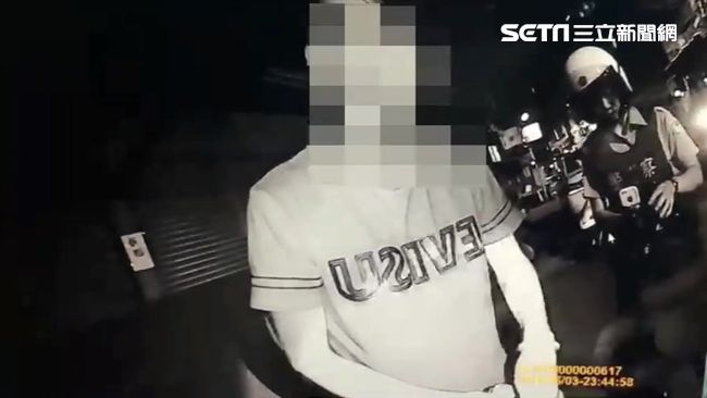 毒蟲遇警抖不停　辯：看到女警就會抖