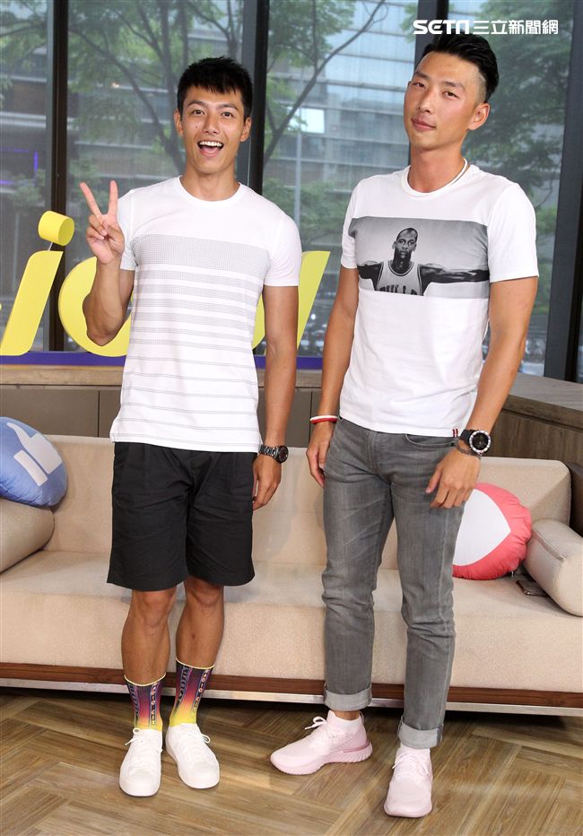 愛玩客主持人賴東賢、賴俊龍安安大明星。（記者邱榮吉/攝影）