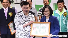 民進黨主席蔡英文主持新卸任黨部主委交接典禮，新北市黨部主委余天。 （圖／記者林敬旻攝）