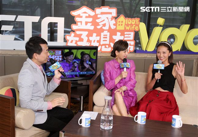 金家好媳婦鄭仲茵、大牙安安大明星。（記者邱榮吉/攝影）