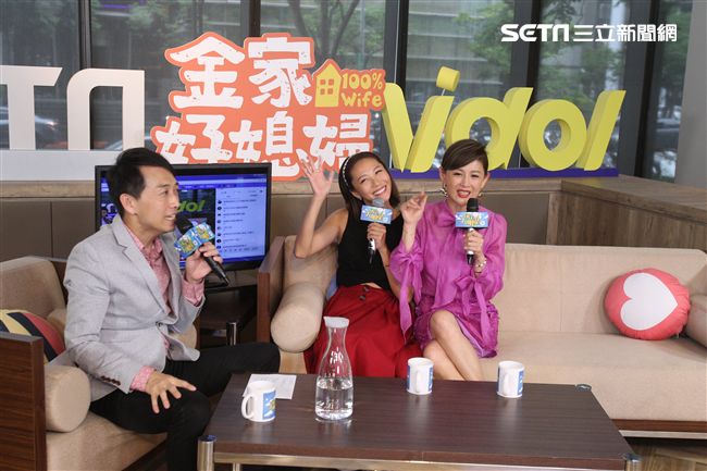 金家好媳婦鄭仲茵、大牙安安大明星。（記者邱榮吉/攝影）