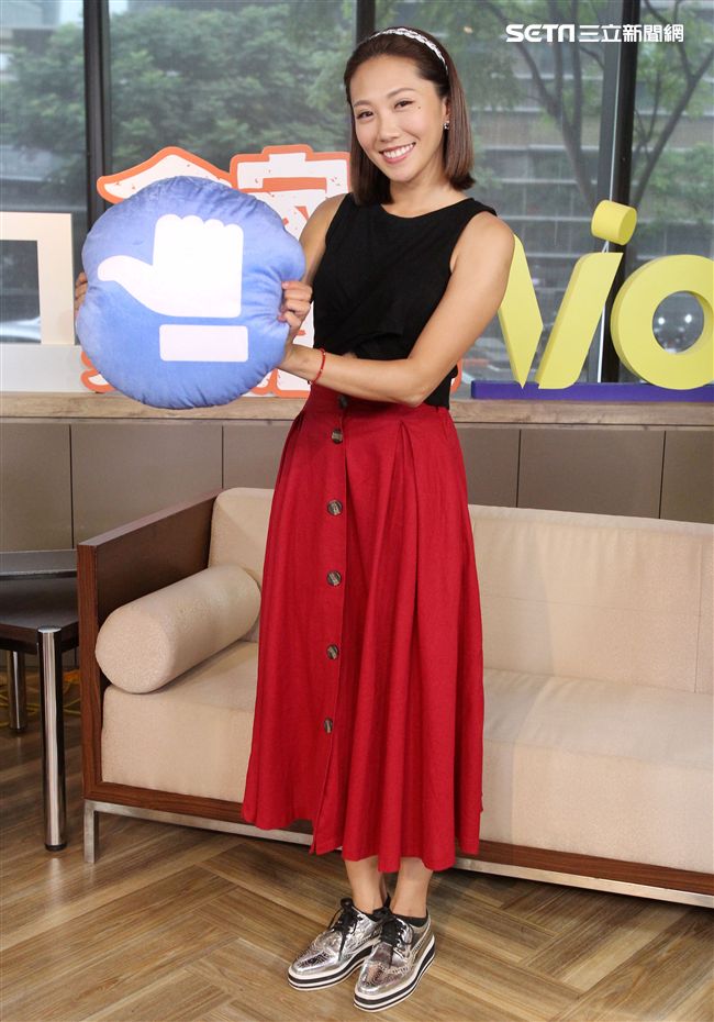 金家好媳婦鄭仲茵、大牙安安大明星。（記者邱榮吉/攝影）