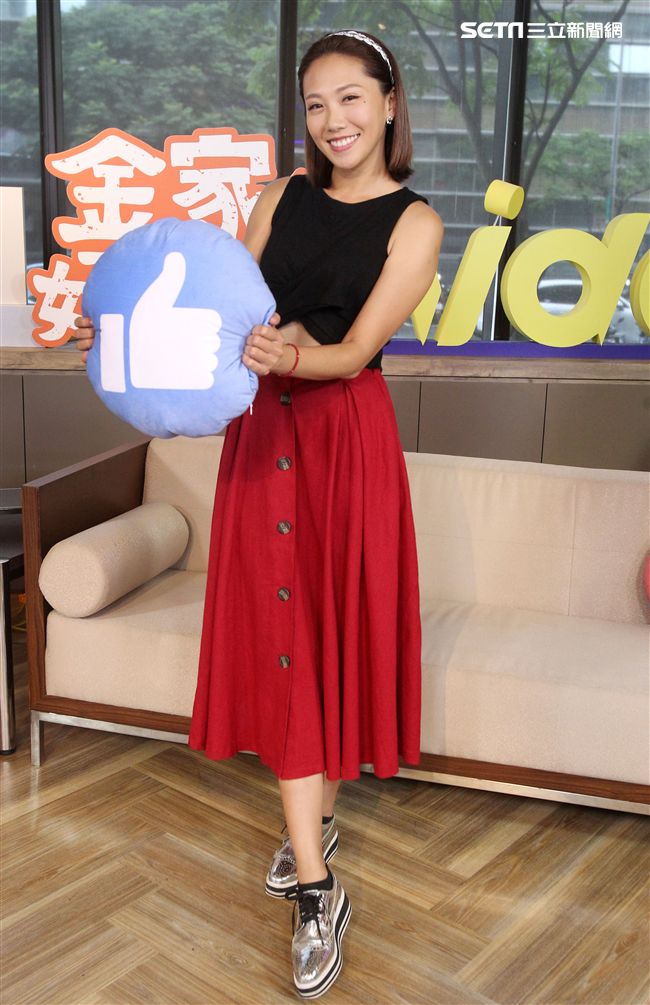 金家好媳婦鄭仲茵、大牙安安大明星。（記者邱榮吉/攝影）