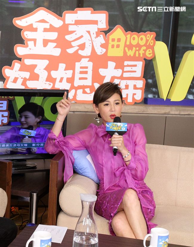 金家好媳婦鄭仲茵、大牙安安大明星。（記者邱榮吉/攝影）