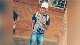 下課叫醒熟睡父　16歲開朗少年被爸爸開槍擊斃
圖／翻攝自Twitter
https://twitter.com/xoNYIKOxo