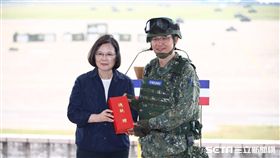 統蔡英文視導台中清泉崗基地執行漢光34號演習「聯合反空(機)降作戰演練」國防部提供