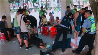 警巧扮「籃球客」　公園逮獲賭博集團